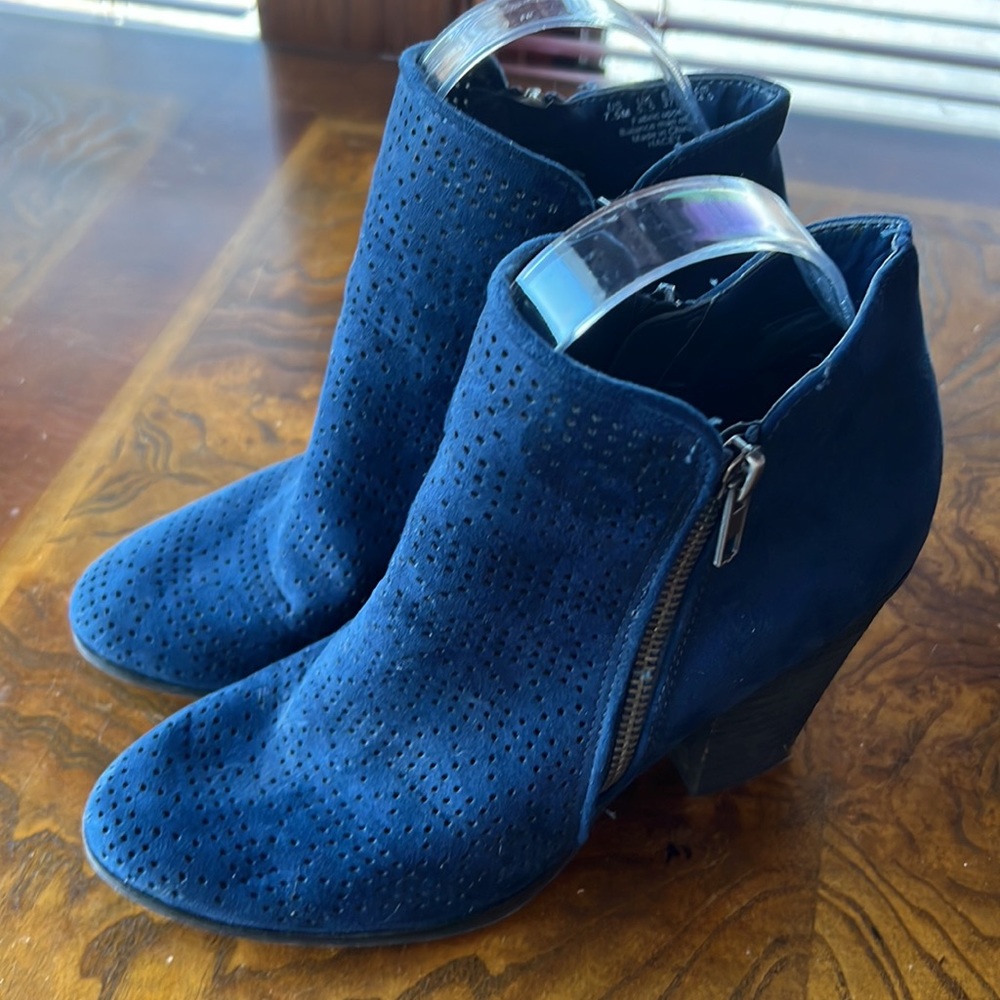 Carlos Santana Ankle Blue Boots 7.5
